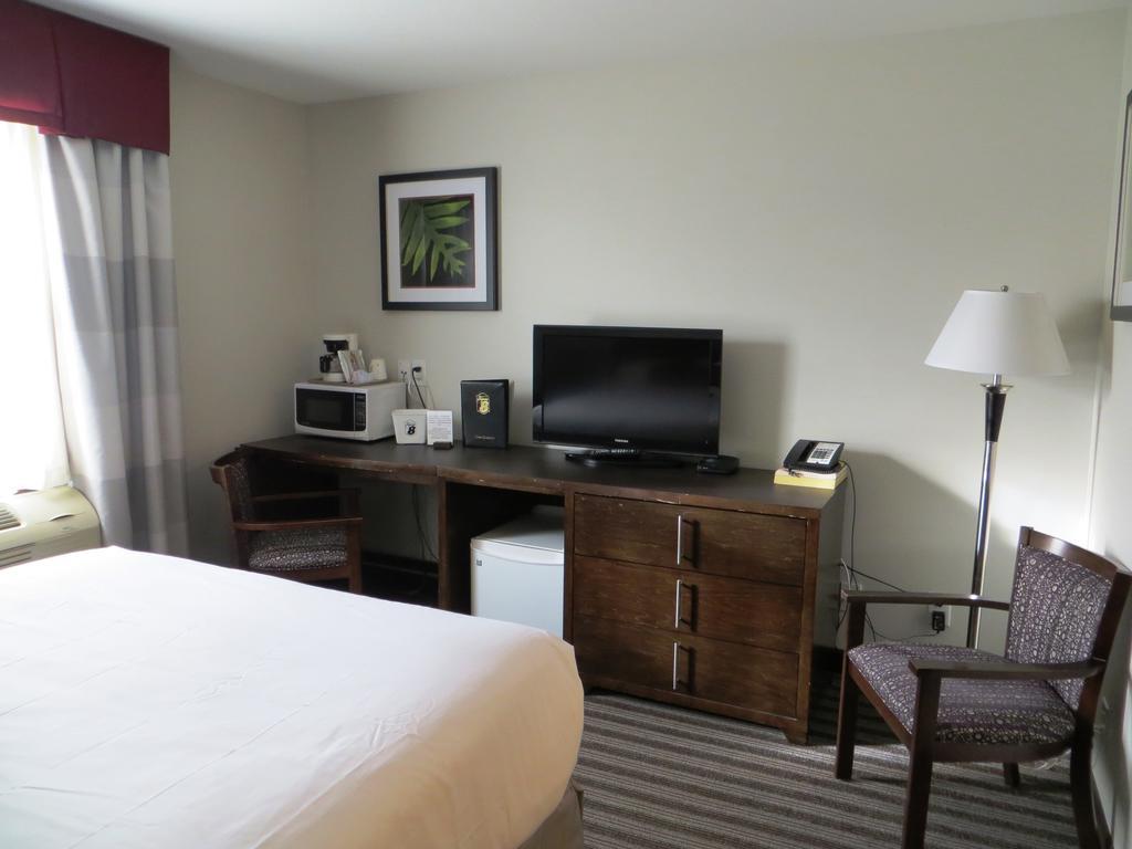 Super 8 By Wyndham Saskatoon Near Downtown Hotel Exterior photo