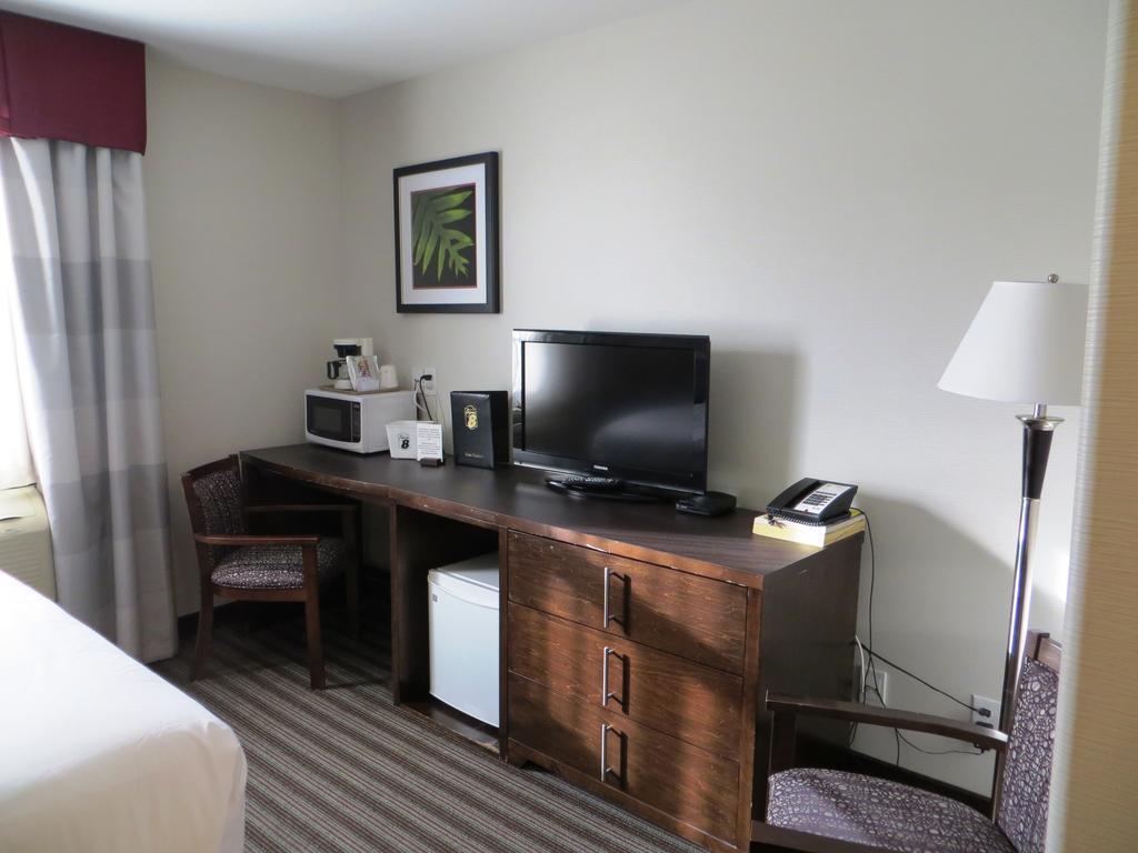 Super 8 By Wyndham Saskatoon Near Downtown Hotel Exterior photo