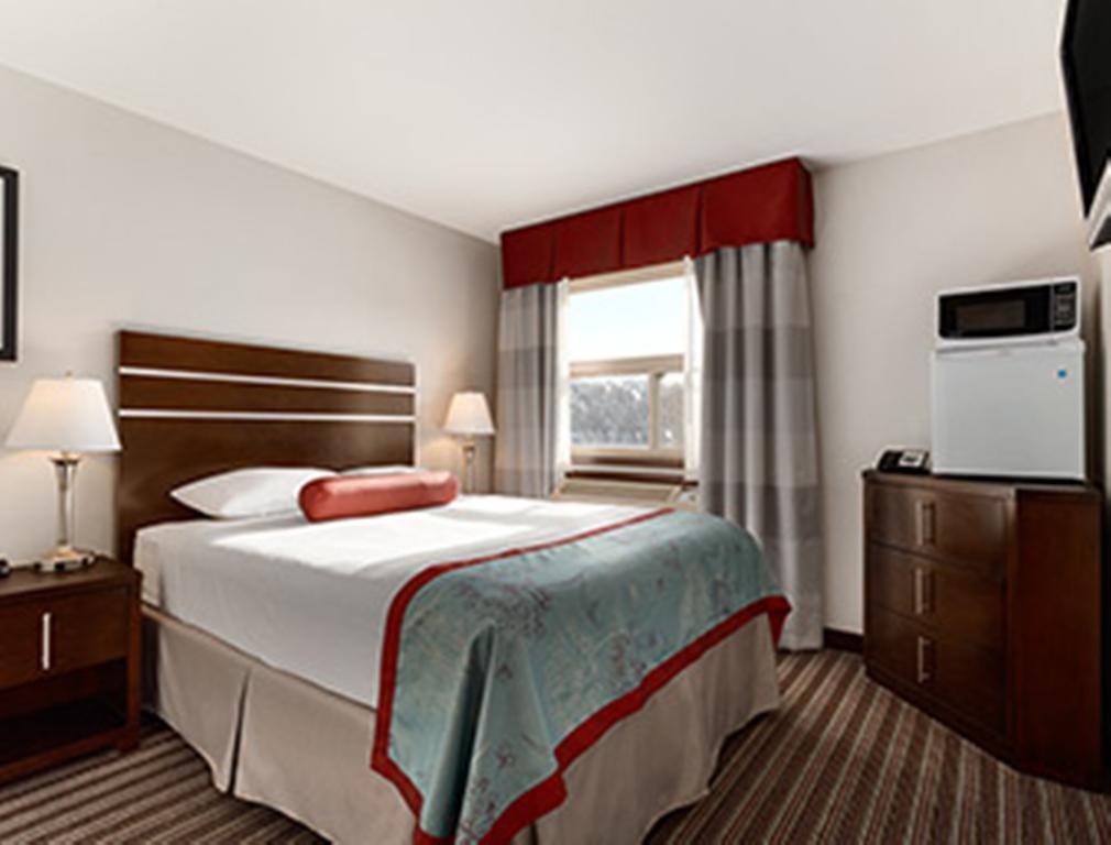 Super 8 By Wyndham Saskatoon Near Downtown Hotel Exterior photo