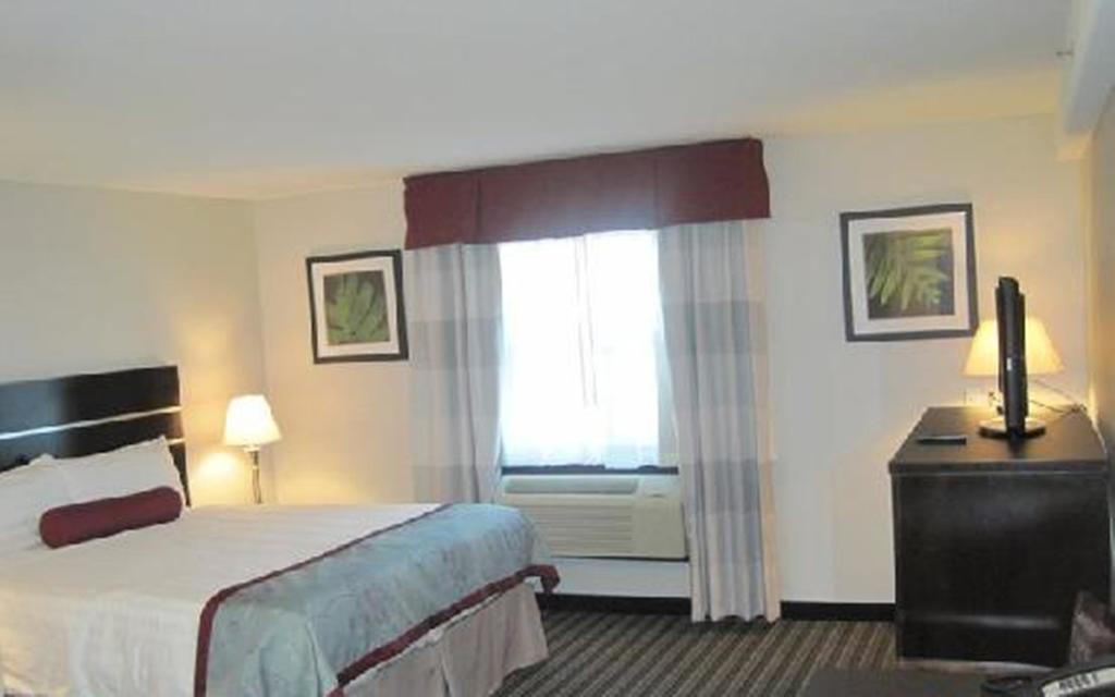 Super 8 By Wyndham Saskatoon Near Downtown Hotel Exterior photo