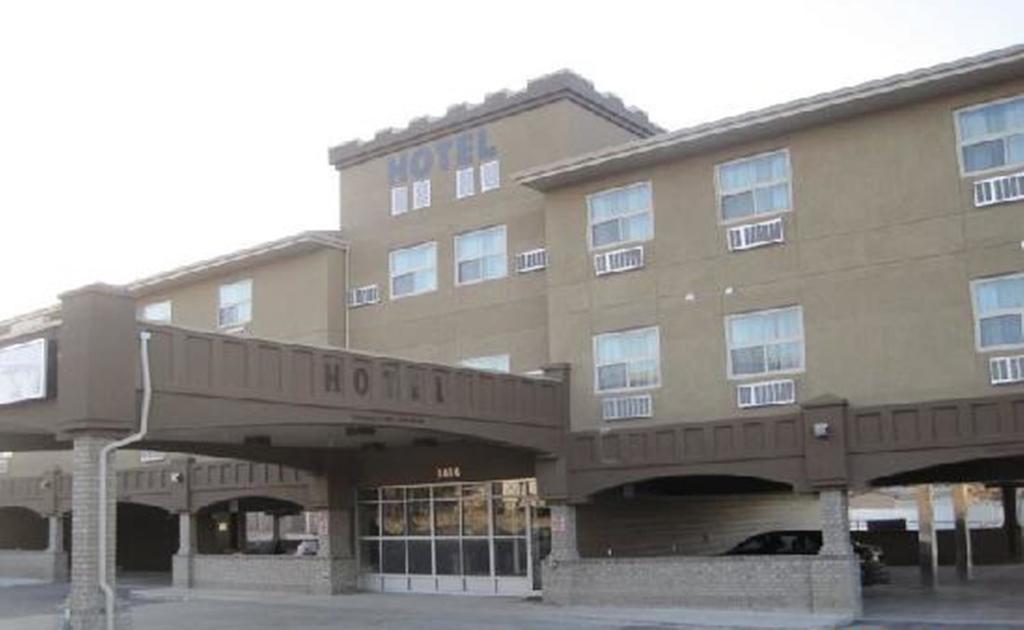 Super 8 By Wyndham Saskatoon Near Downtown Hotel Exterior photo