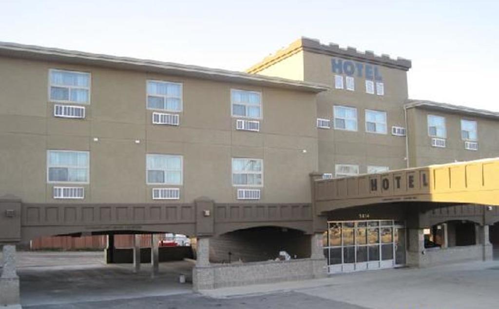 Super 8 By Wyndham Saskatoon Near Downtown Hotel Exterior photo